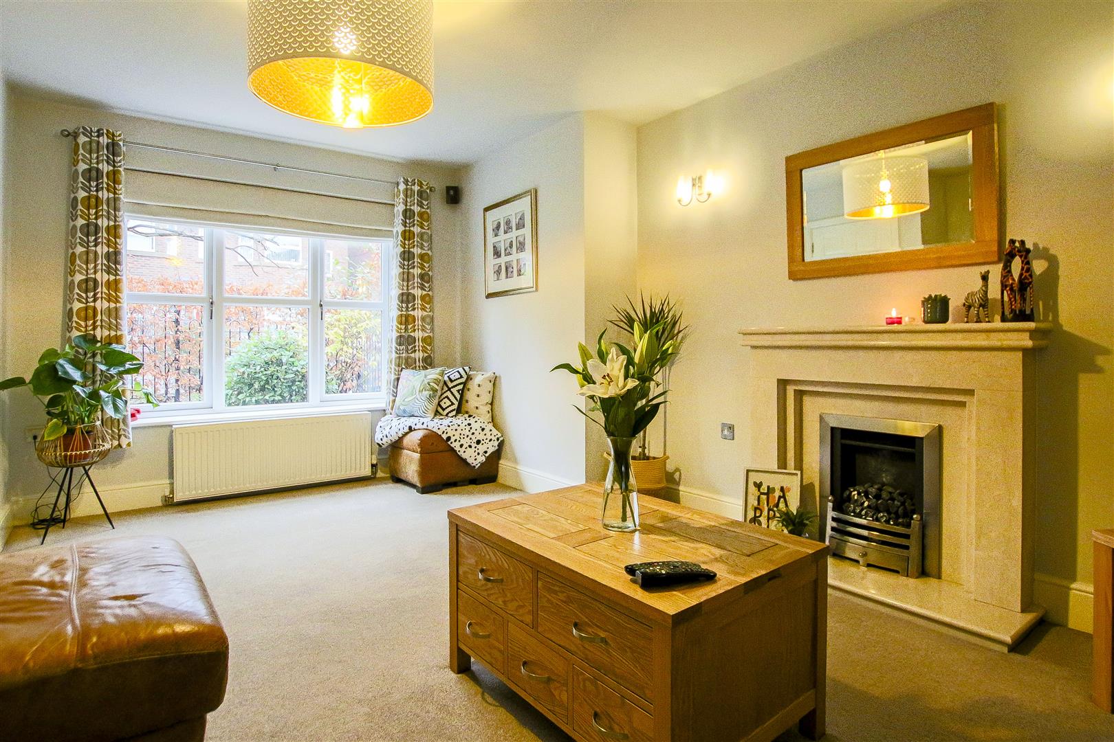 4 Bed Semi-detached House For Sale - Main Image